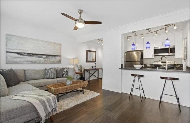 Foto del edificio - Chic Oceanside Retreat: 1-Bedroom with Sce...