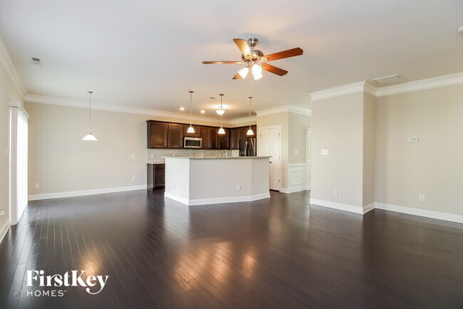 Building Photo - 2207 Talon Dr