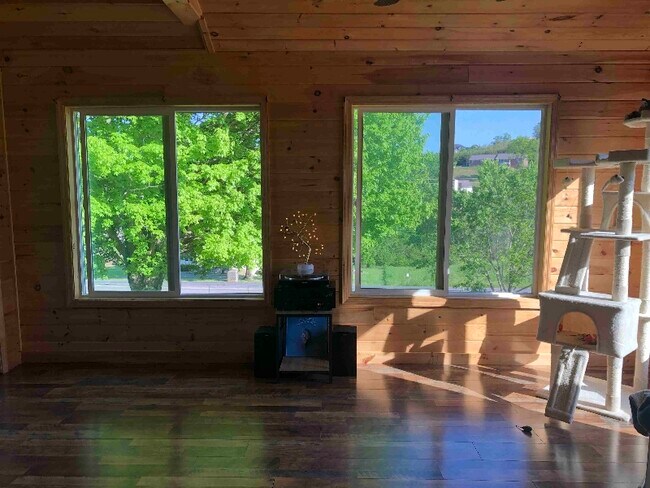 Building Photo - 504 Bent Rd