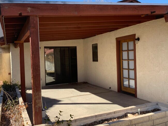 Building Photo - 654 N Inyo St