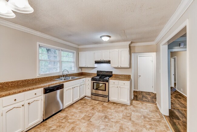 Foto del edificio - 3776 Hilltop Rd SE