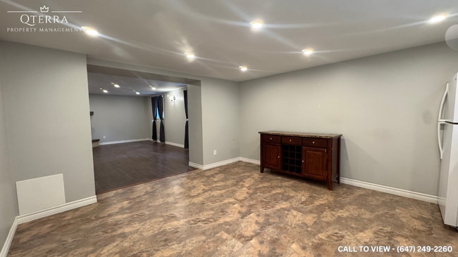 Building Photo - 375 Lakeview Dr