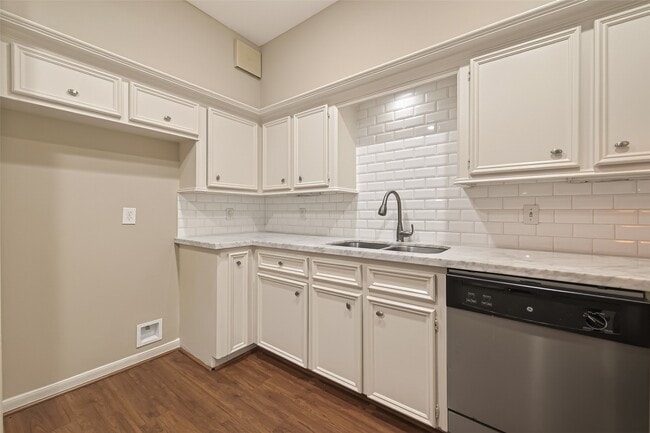 Foto del edificio - 2413 Potomac Dr