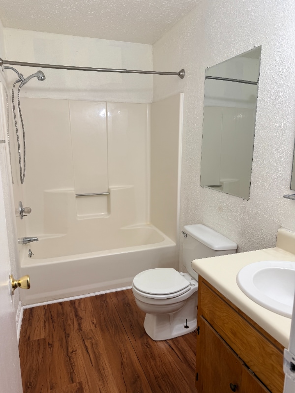 Foto del edificio - 15 Ferguson Dr