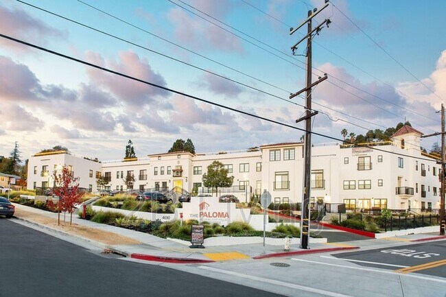 Foto del edificio - 4690 Tompkins Ave