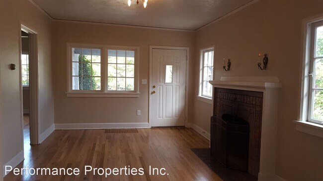 Building Photo - 2 br, 1 bath House - 6555 N Greenwich Avenue