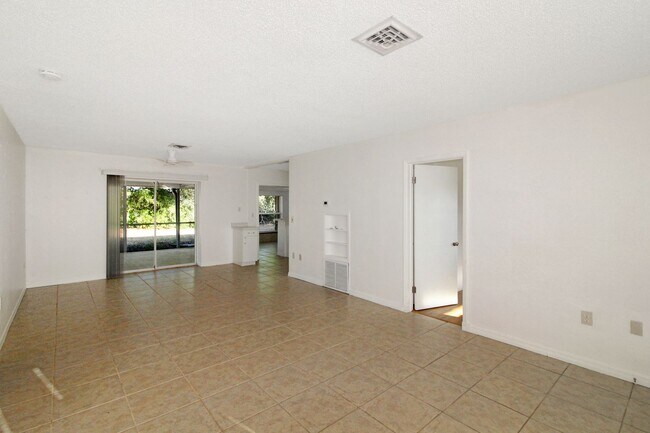 Foto del edificio - 1612 Larchwood Dr