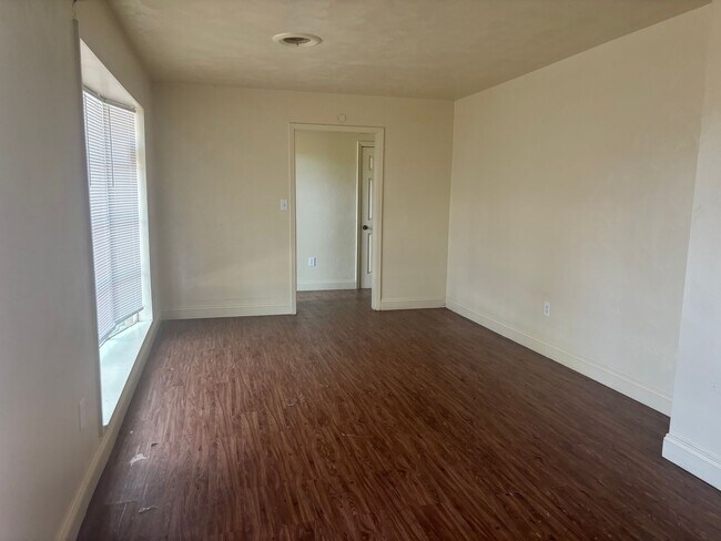 Building Photo - 951 Metairie Rd