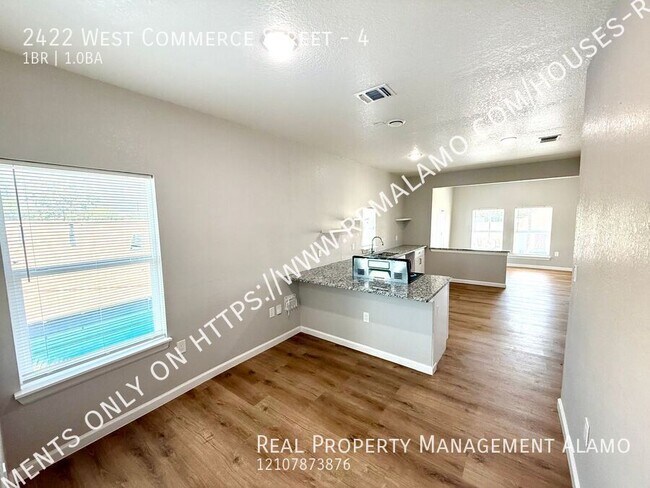 Foto del edificio - 2422 W Commerce St