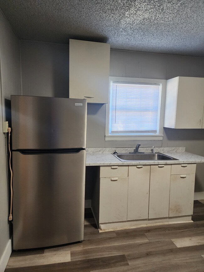 Foto del edificio - 2402 E Randolph Ave