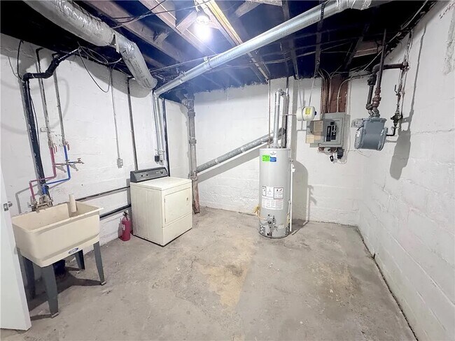Building Photo - 2528 Homehurst Ave