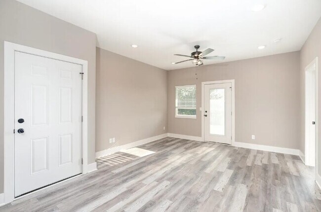 Foto del edificio - 4476 N Sandplum St