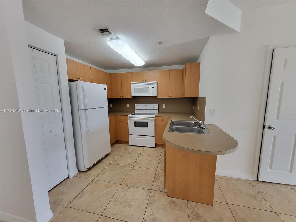 Foto principal - 435 SW 12th Ave