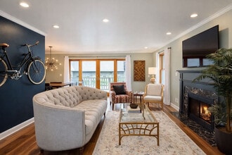 Building Photo - 111 River Dr