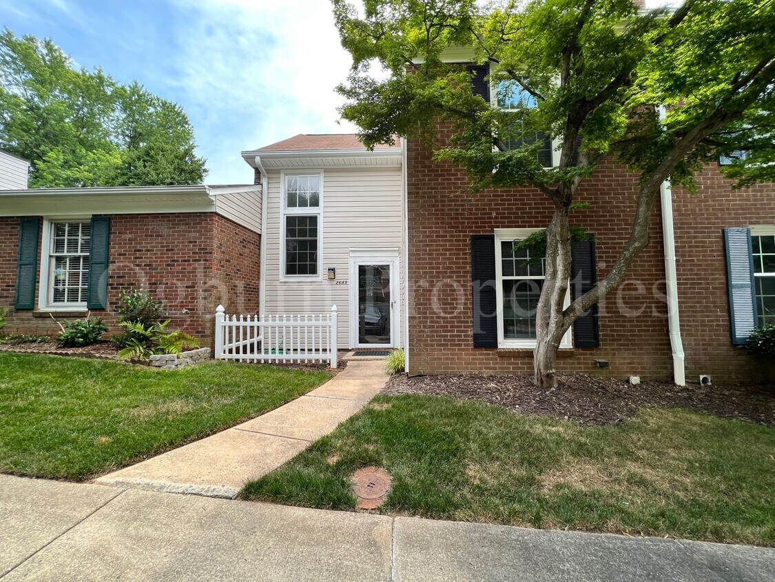 Primary Photo - 2689 St. Johns Pl-3BR/2.5BA-Townhouse!!