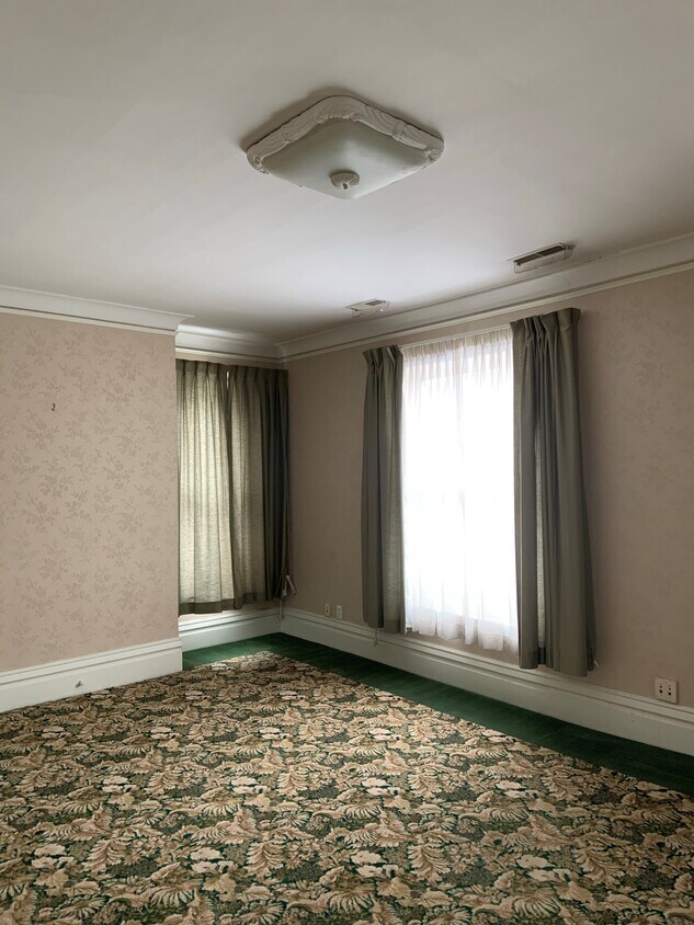 Living room - 309 E Brady St