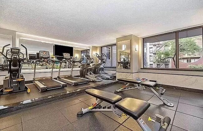 Foto del edificio - 245 East 44th Street