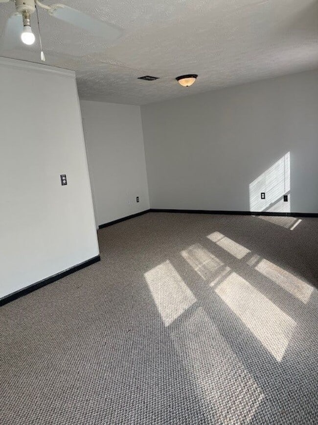 Building Photo - 6800-6 Willowbrook Blv