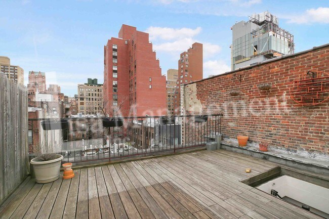 Foto del edificio - 151 E 82nd St