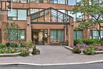 Building Photo - 1270 Maple Crossing Blvd