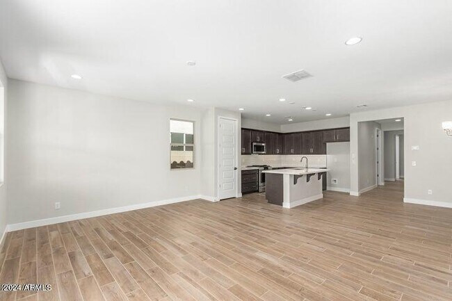 Foto del edificio - 17625 W Colter St