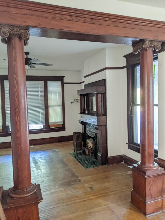 Building Photo - 520 N 7th St