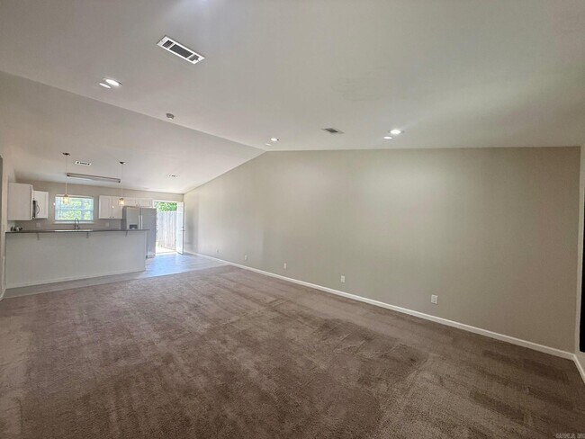 Foto del edificio - 180 Lakeland Dr