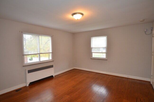 Foto del edificio - 6320 Kennedy Ave