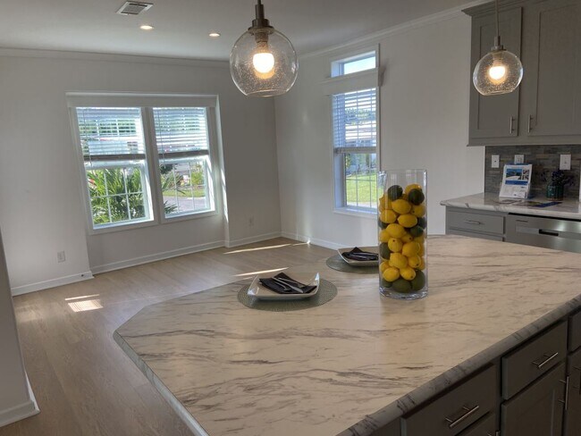 Building Photo - 102 Congress St