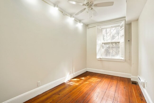 Building Photo - 296 Marlborough St