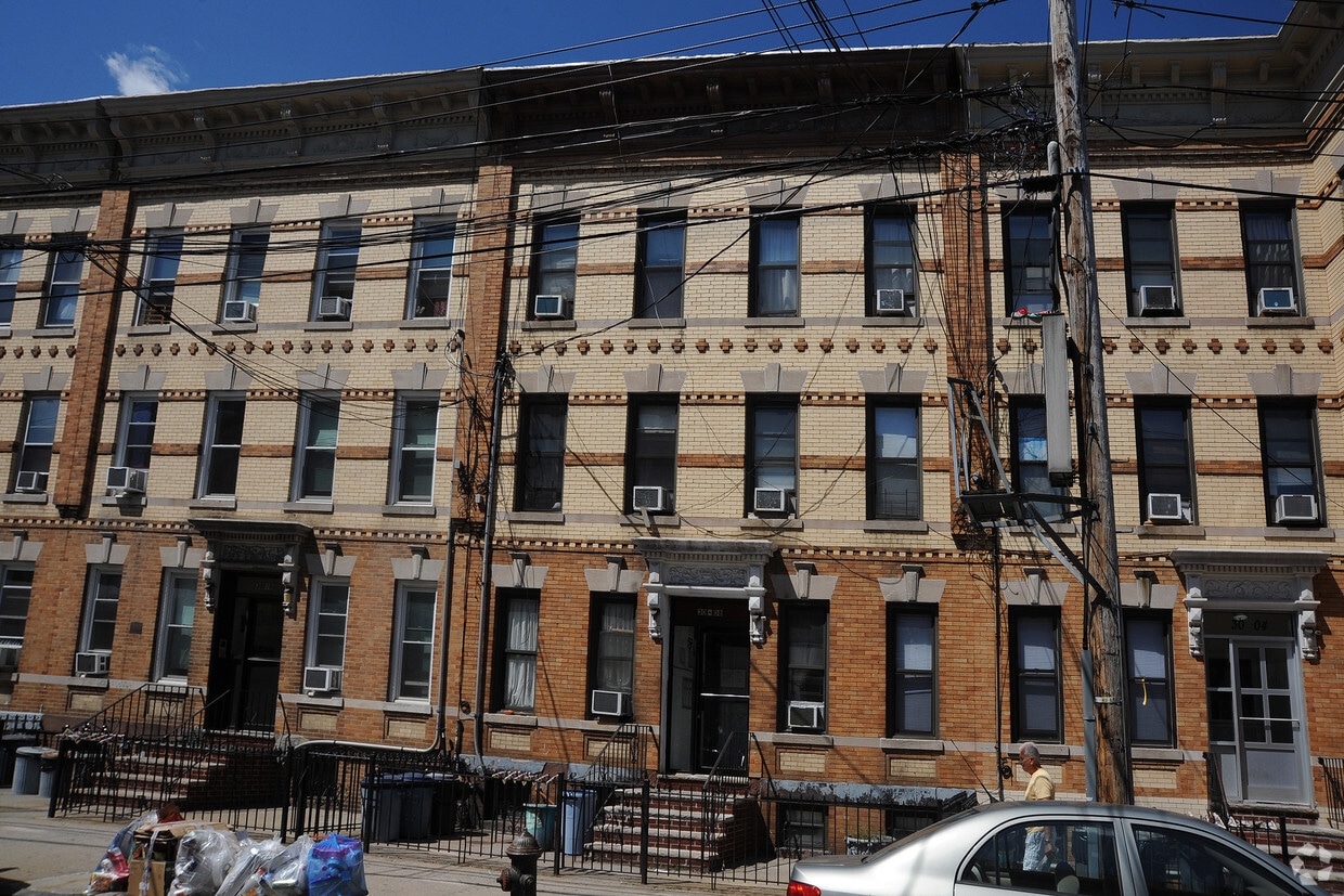 Foto del edificio - 30-08 45th St