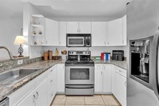 Foto del edificio - 2715 NE 49th St