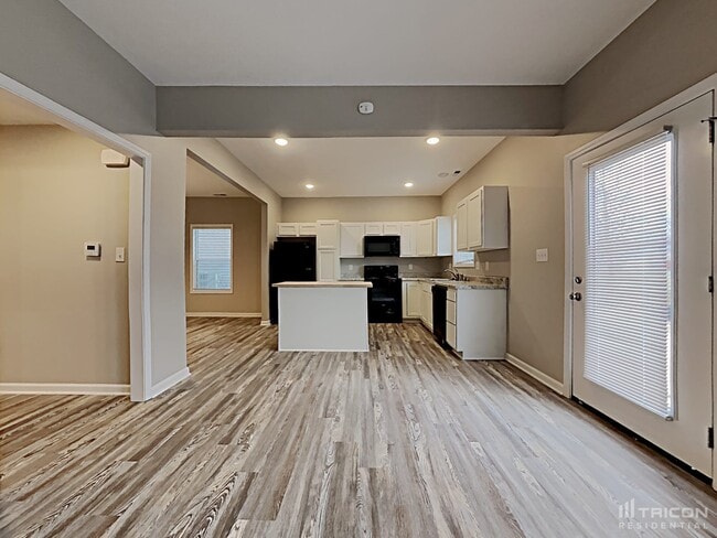 Building Photo - 1096 Tomahawk Pl