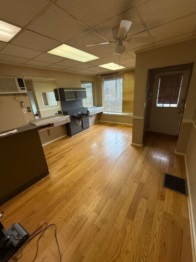 Building Photo - 2316 Broadway Ave