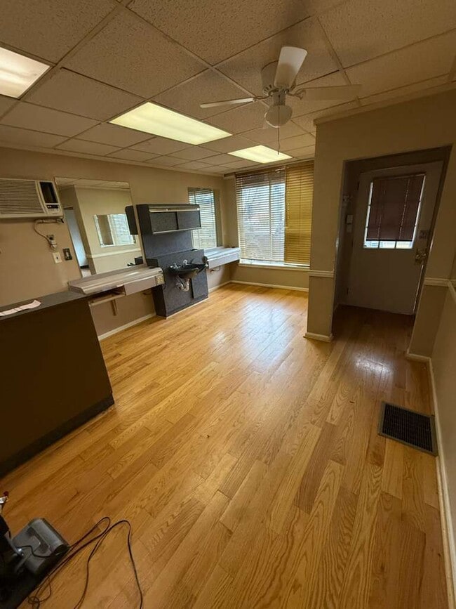 Building Photo - 2316 Broadway Ave