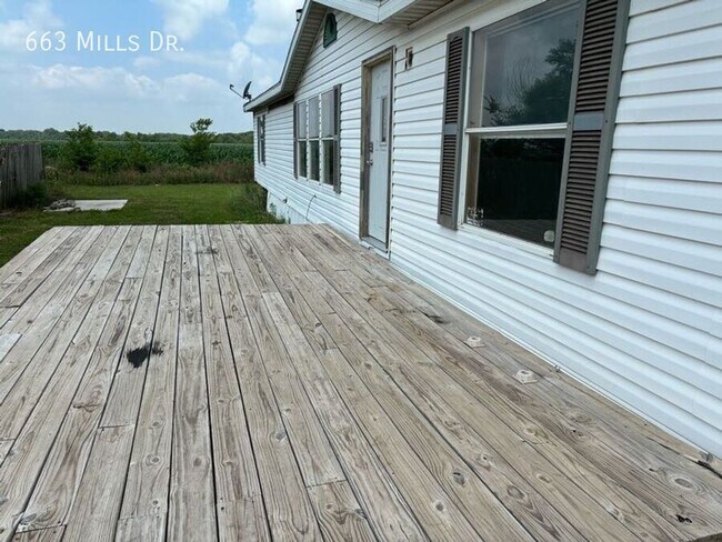 Foto del edificio - 663 W Mills Dr