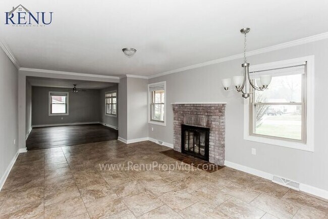 Building Photo - ****AVAILABLE NOW $0 APPLICATION FEE *****