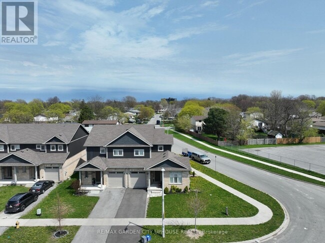 Building Photo - 11 Manhattan Ct.