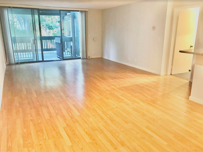 Building Photo - 8650 Gulana Ave