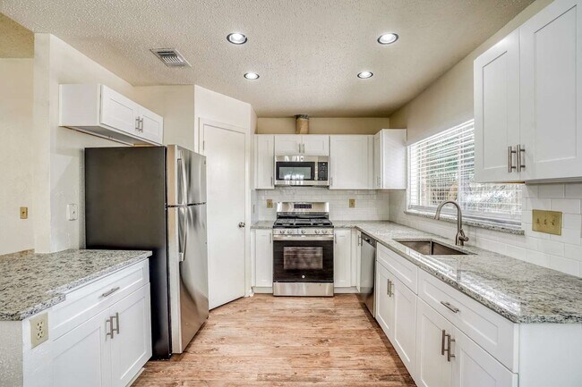 Foto del edificio - 22614 Powell House Ln