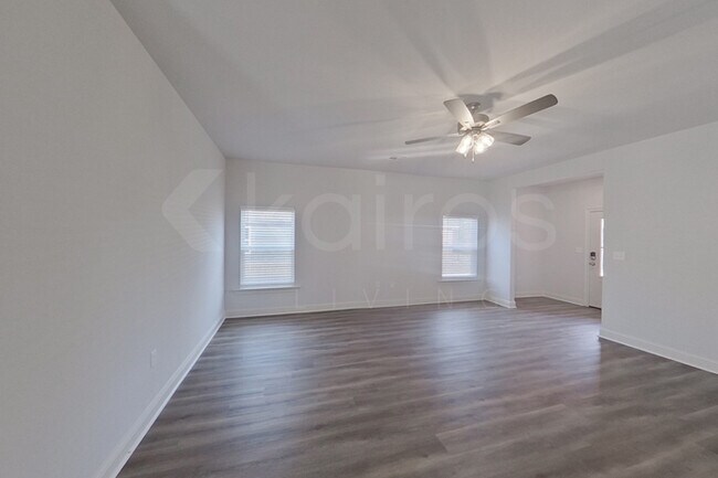 Foto del edificio - 17629 Carlisle Ave