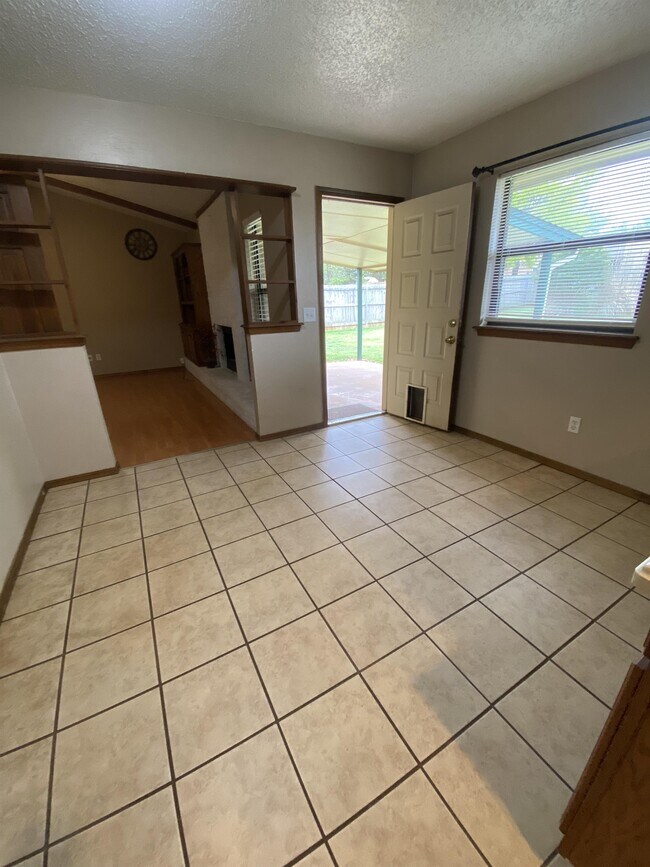 Building Photo - 1001 Aspen Ct