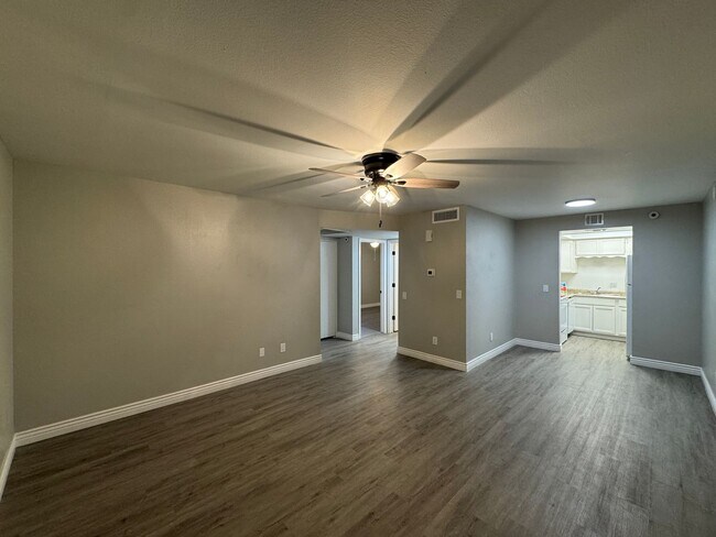 Foto del edificio - 2 Bedroom in the El Tovar Condominiums Near N Central Ave and W Dunlap Ave!