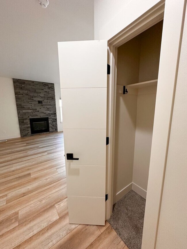 Building Photo - Newly Built Luxury Duplex in Keizer