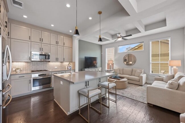 Building Photo - 915 Banyon St