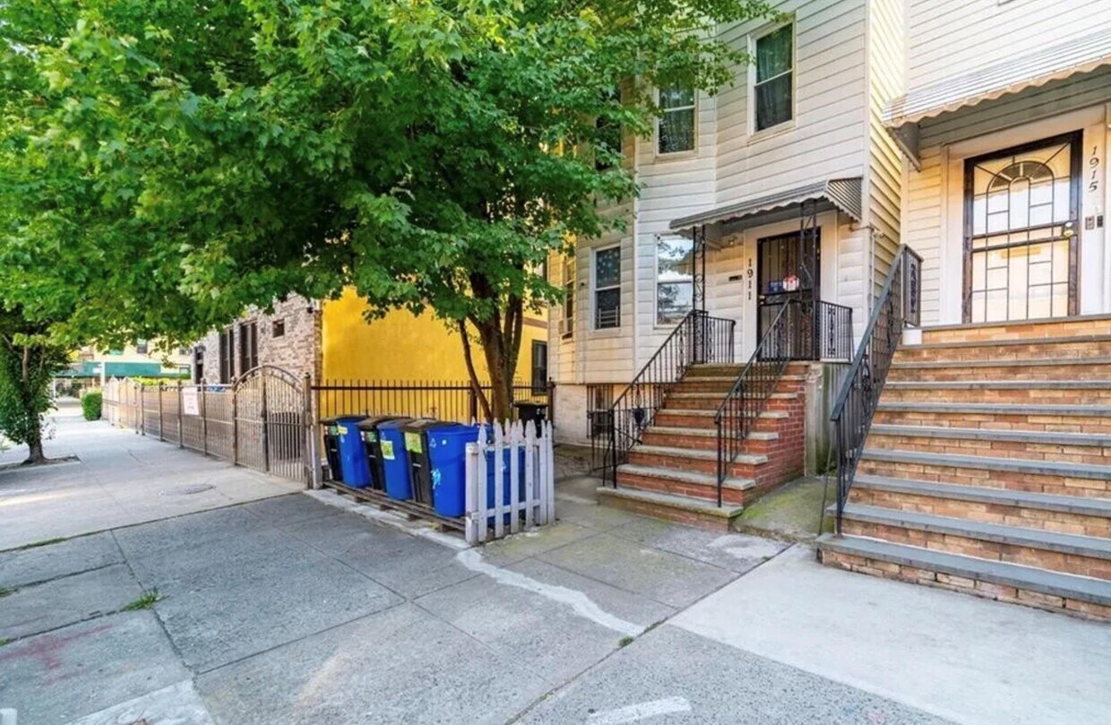 Foto principal - 1911 Matthews Ave
