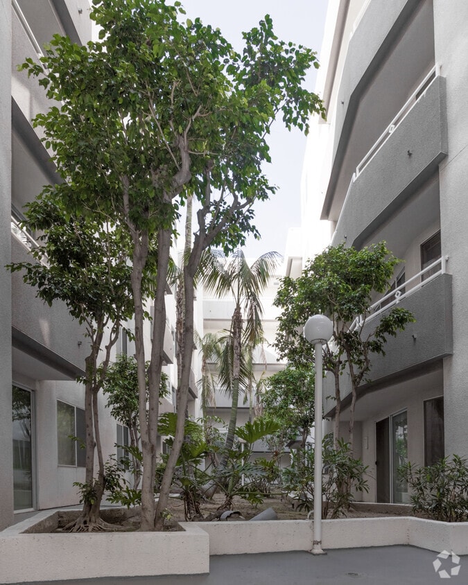 Primary Photo - 10600 Wilshire - Short Term Available