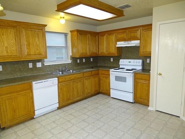 Building Photo - 6046 Bear Meadow, San Antonio, TX. 78222