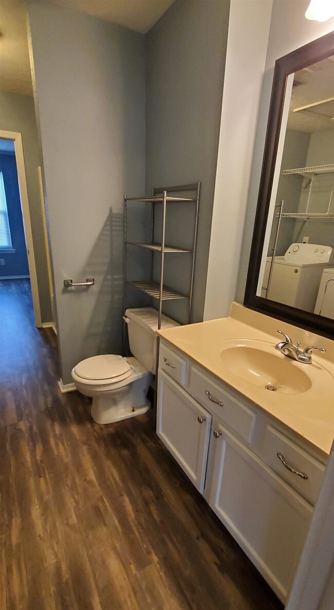 Building Photo - 2418 Haviland Dr
