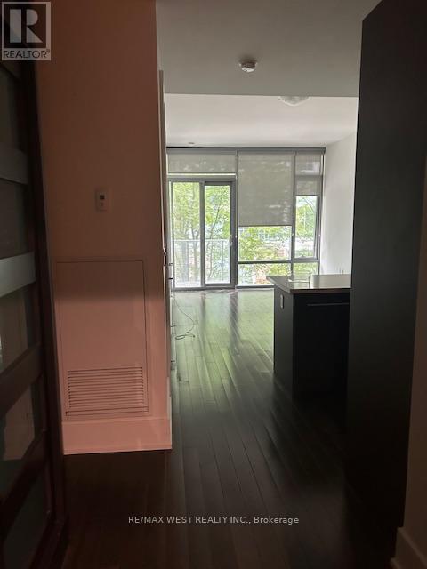 Building Photo - 39 Queens Quay E